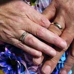 Cosa regalare per l'anniversario di matrimonio ai genitori