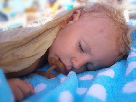 quando i bambini iniziano a dormire tutta la notte