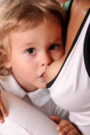 Come nutrire il bambino con il latte materno? Consigli per giovani madri