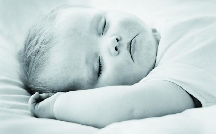 Perché il bambino suda durante il sonno? Risposte da specialisti