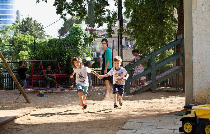 Il bambino ha lasciato l'asilo - chi è la colpa? Chi è il responsabile del bambino all'asilo?