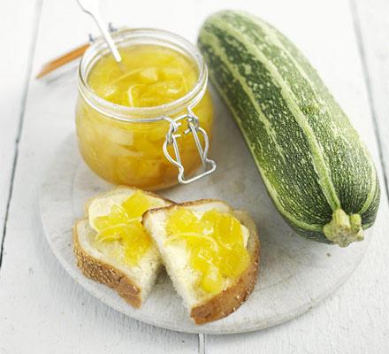 marmellata di zucchine con limone in un multivark 