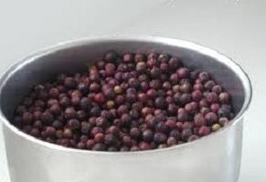 Prepariamo gustose e utili marmellate di aronia nera con mele