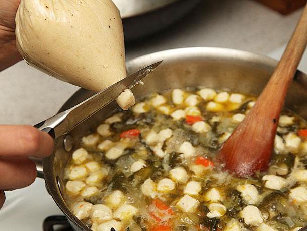 Come preparare una zuppa di polpette (ricetta graduale). Zuppa con polpette e pasta, con riso