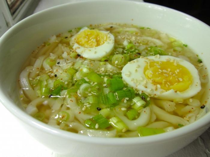 Che tipo di zuppa può essere cucinata rapidamente e deliziosamente da prodotti improvvisati