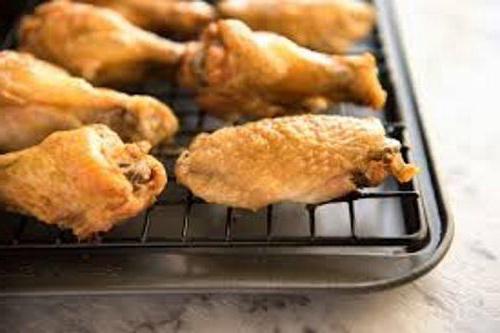 Il contenuto calorico delle ali di pollo dipende dal modo in cui sono cotte