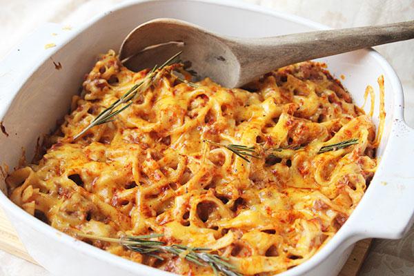 maccheroni con rametti di formaggio e rosmarino