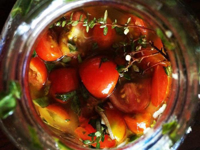 Pomodoro con miele Ricette di spazi vuoti per l'inverno