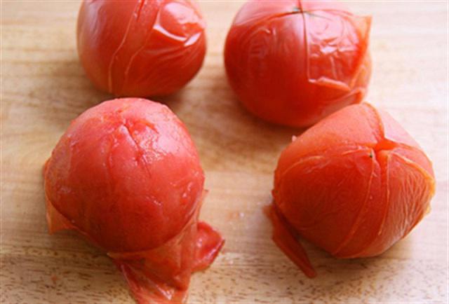 Pomodori nel loro stesso succo senza sterilizzazione con aceto