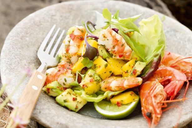 Insalata con avocado e frutti di mare: foto, ricette