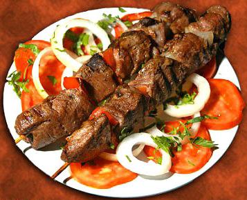Una deliziosa ricetta per lo shish kebab dal tacchino