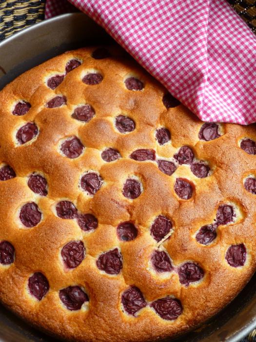 Torta di ciliegie con torta: ricette