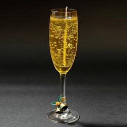 sotto forma di un bicchiere con champagne