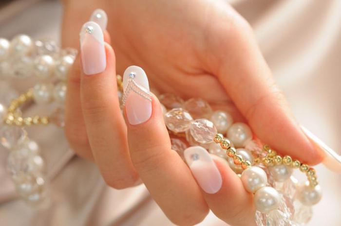 Idee per manicure con gommalacca. Gommalacca alla francese