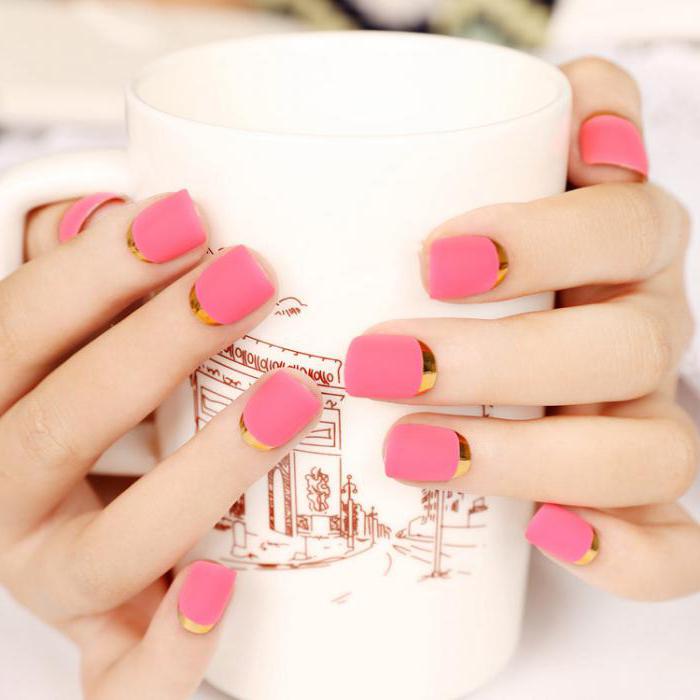 manicure rosa brillante 