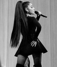 Ariana Grande biografia altezza corporea peso