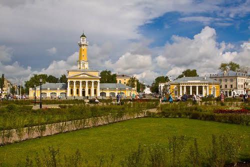 La decorazione principale di Susaninskaya Square - una torre di fuoco (Kostroma)