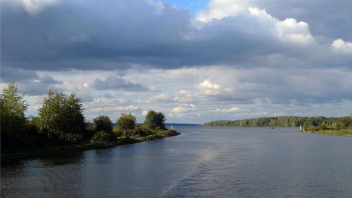 In che modo le persone influenzano il fiume Volga e come viene utilizzata la sua ricchezza dall'uomo