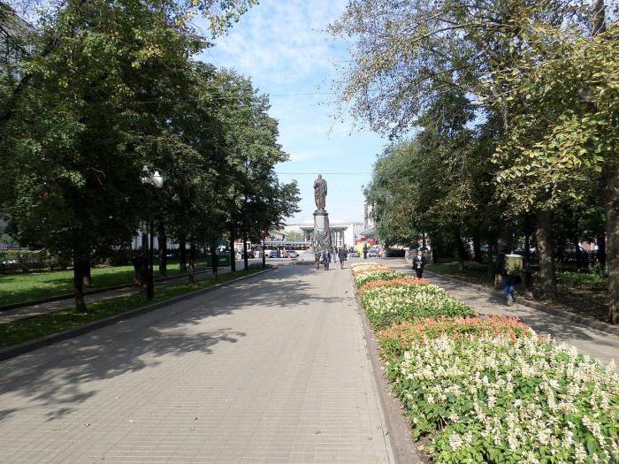 Monumento a Griboedov 