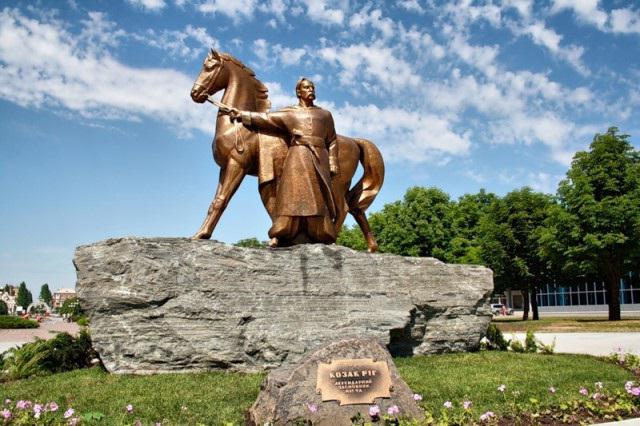 Monumento al Corno di Krivoy Rog. I monumenti più famosi della città