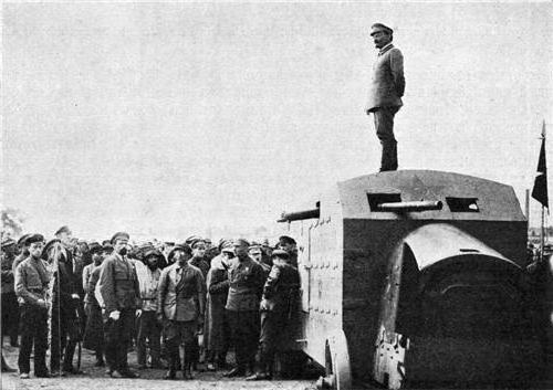 Lenin sulla foto dell'auto blindata