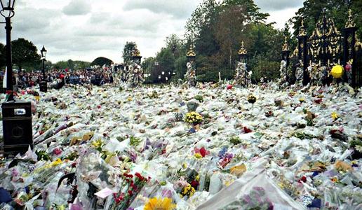 Bella signora Dee. I funerali della principessa Diana