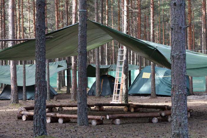 campeggio tenda nella regione di Leningrado