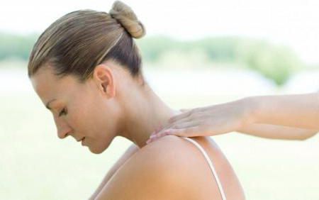 Yoga contro l'osteocondrosi cervicale