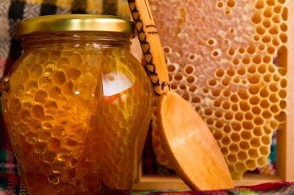 Cosa aiuta il miele con propoli? È utile a tutti?